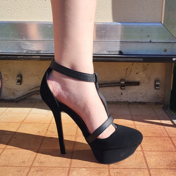 Stilettos - Picture 4 of 6